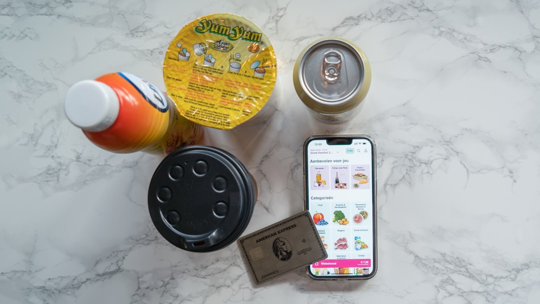 Rider con herramientas de navegación legales mientras entrega pedidos